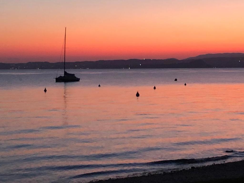 Garda Lake Apartment Bagian luar foto